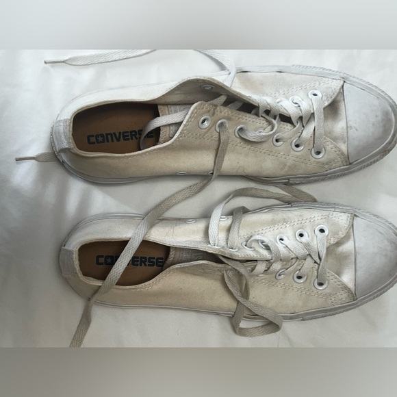 Converse Off-White Canvas Sneakers W11/M9 - Picture 1 of 6